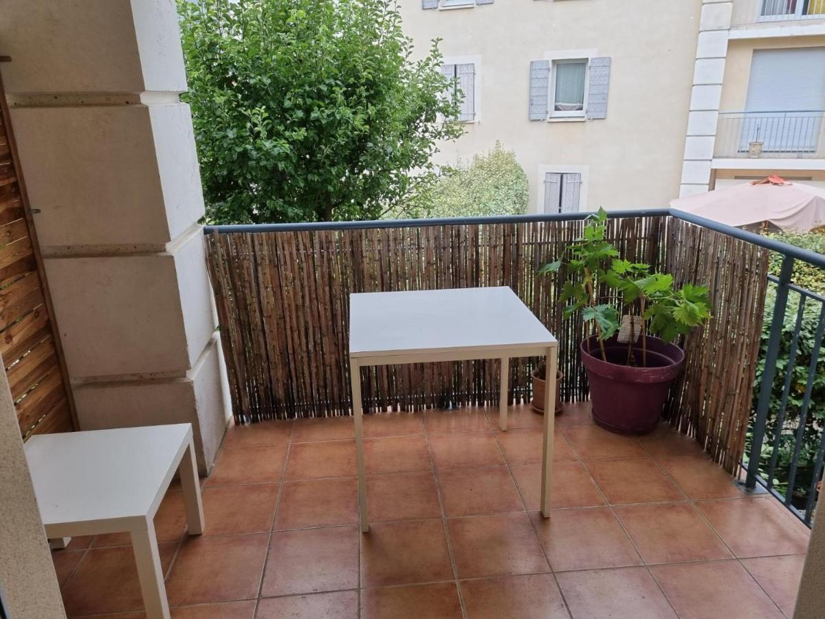 Appartement 1 Chambre Avec Piscine Uzès Екстериор снимка